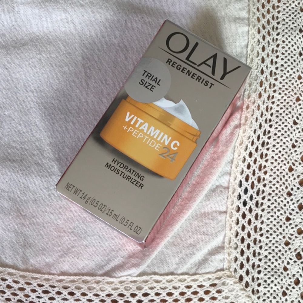 Olay regenerist Vitamin C peptide hydrating moisturizer - Picture 1 of 2
